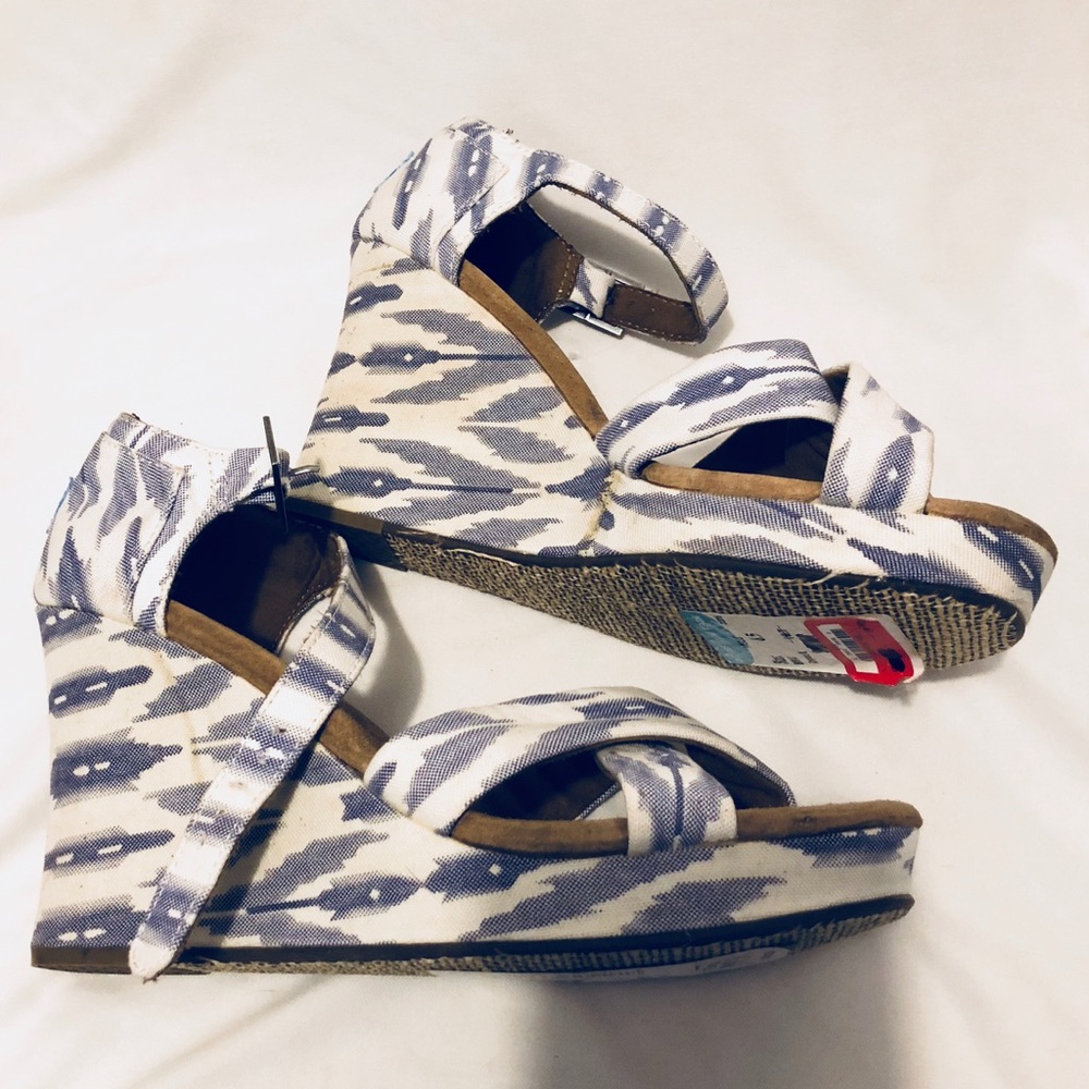 Toms Blue White Wegde Sandals